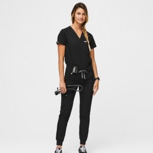 Figs Zamora Jogger in Black, Small Petite